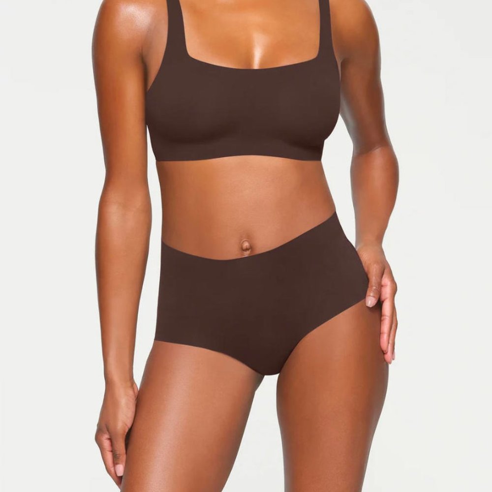 Skims Naked Scoop Bra